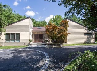 230 Saddle Ln, Syosset, NY 11791