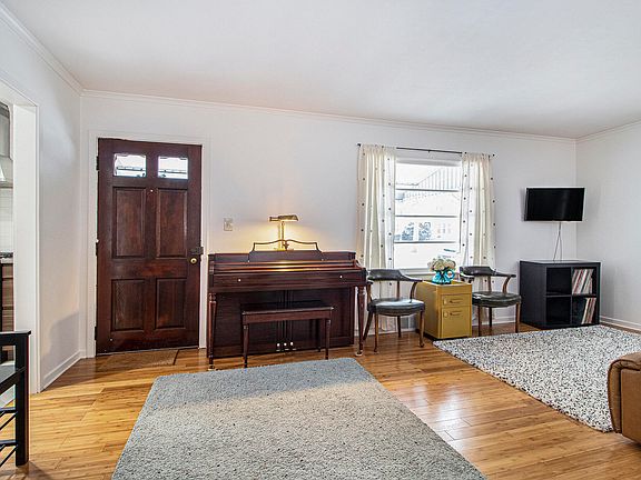 5th image of 805 Hemphill St