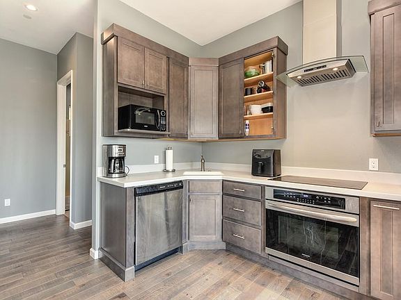 4th image of 292 Robie Dr