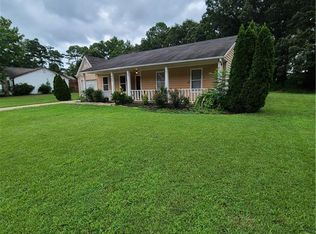 949 Country Oaks Ct, Lawrenceville, GA 30044