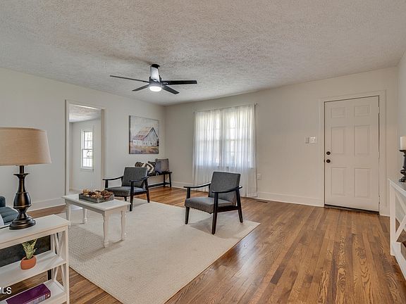 5th image of 533 Riverview Dr