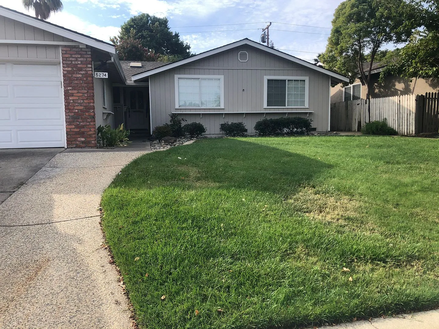 Beautiful Home in Desirable Neighborhood * Tour Today* — Photo 2