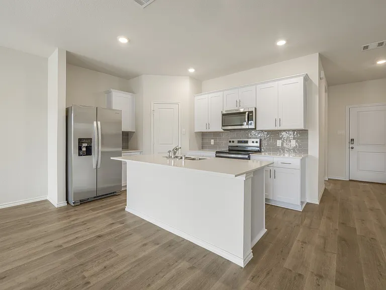 1570 Brooke Dr — Photo 4