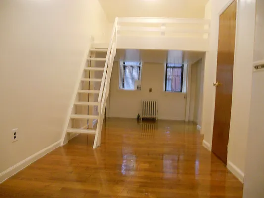 Rented by JMK Realty | media 8