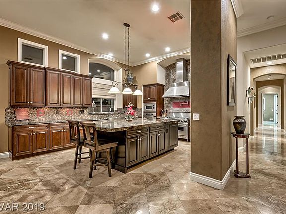 5th image of 805 Ville Franche St