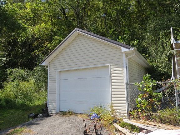 3rd image of 114 Falcon Dr