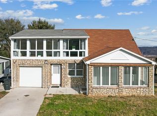 710 Ascension Dr W, West Mifflin, PA 15122