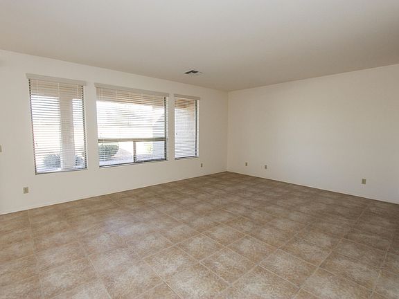 3rd image of 24922 S Glenburn Dr