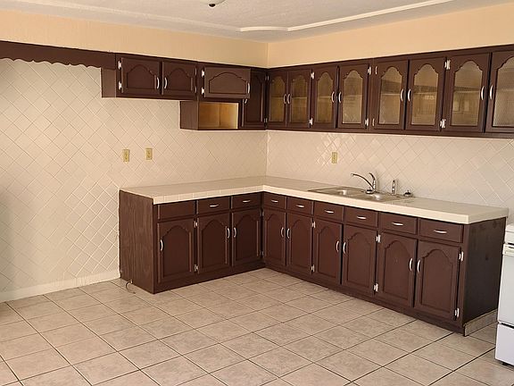 4th image of 5912 Athens Ct