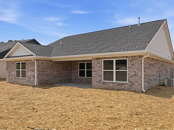 4th image of 110 Clover Cres
