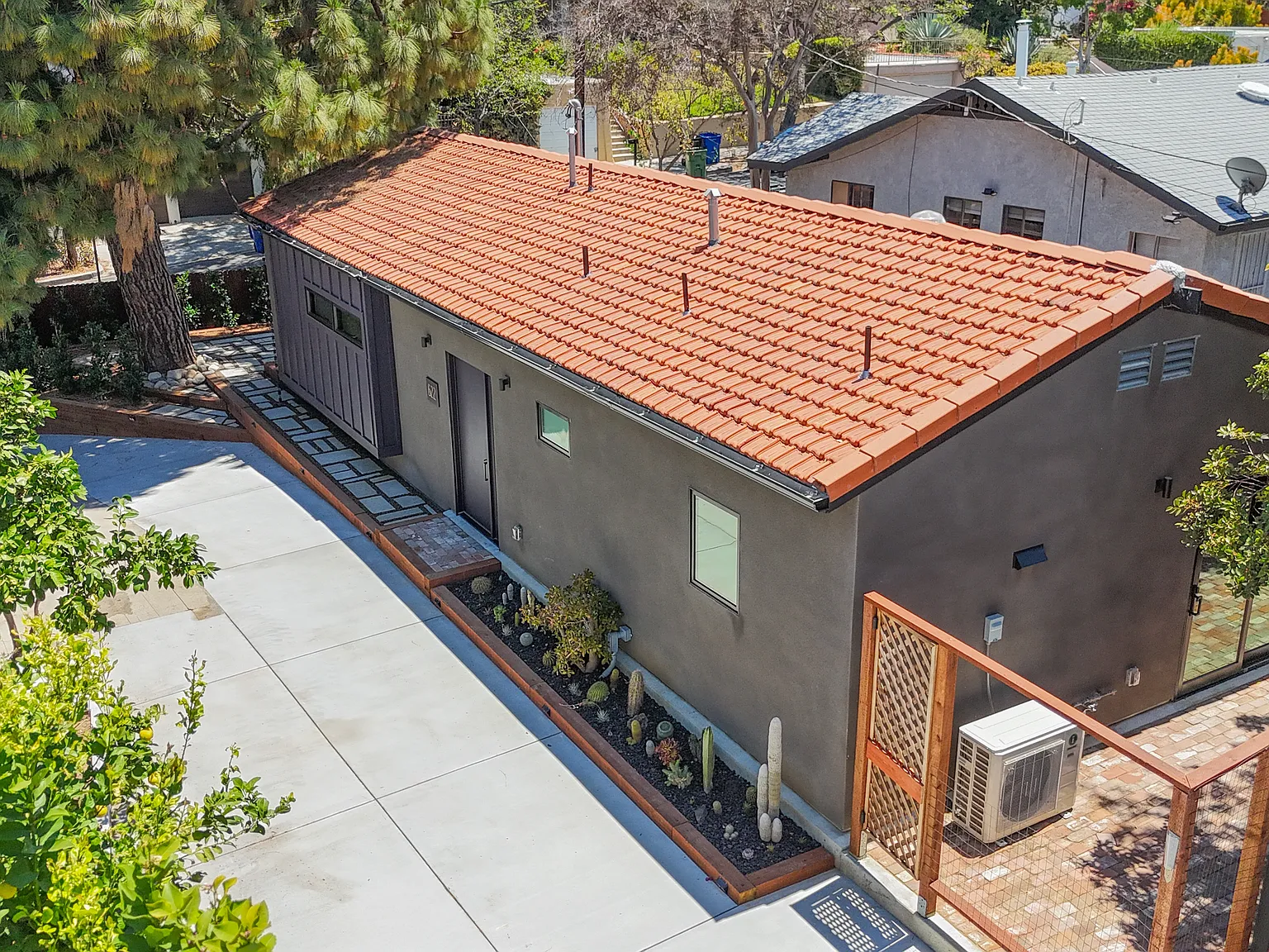 2 bed, 900 sqft, $3,450 — Photo 2