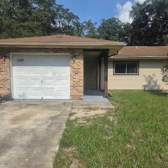 1320 Markham Ave — Photo 1