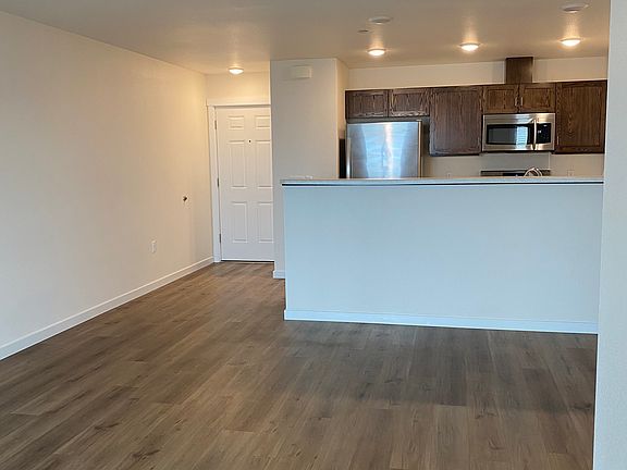 5th image of 808 D St APT L