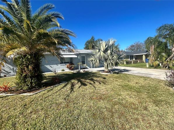 2215 Riomar Dr, Holiday, FL 34691