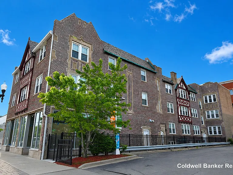 2345 W Irving Park Rd #3S — Photo 2