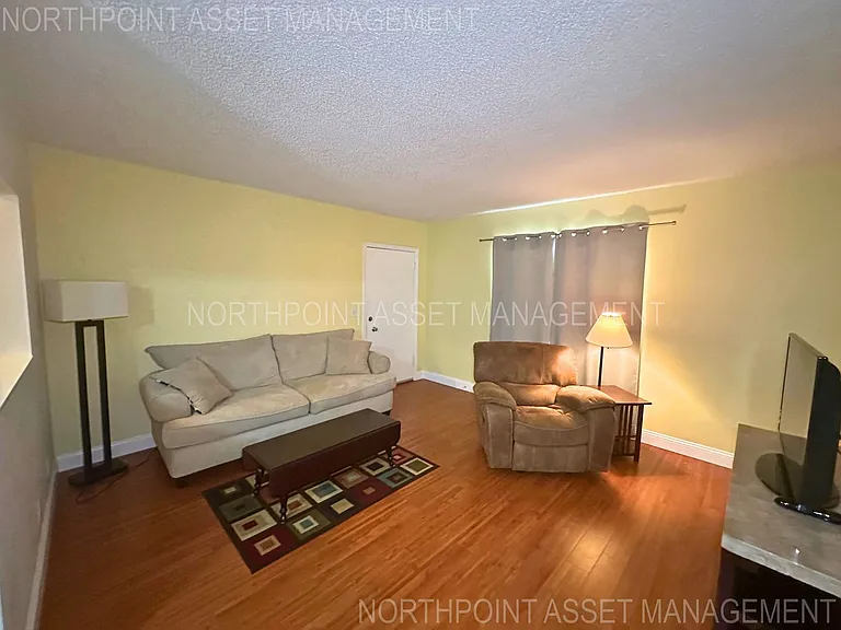 2171 NE 66th St #812 — Photo 4