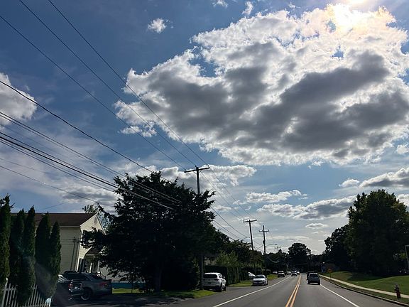 4th image of 2049 Corbin Ave