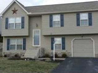 50 Devonshire Ct, Mount Wolf, PA 17347