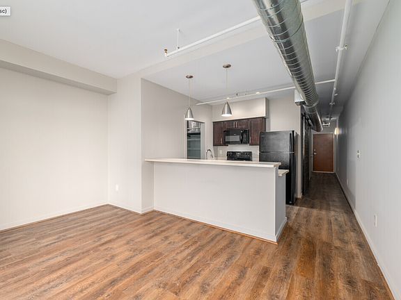 5th image of 2828 Euclid Ave #208