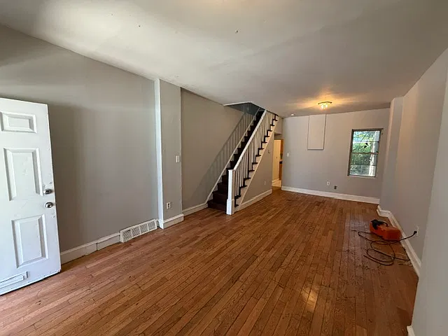 2 bed, 924 sqft, $1,200 — Photo 2