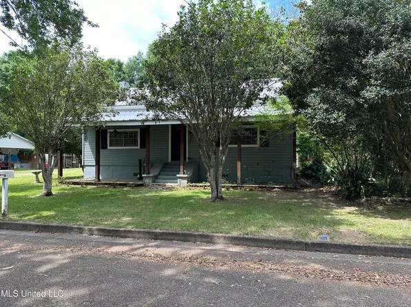311 N Hickory St, Poplarville, MS 39470