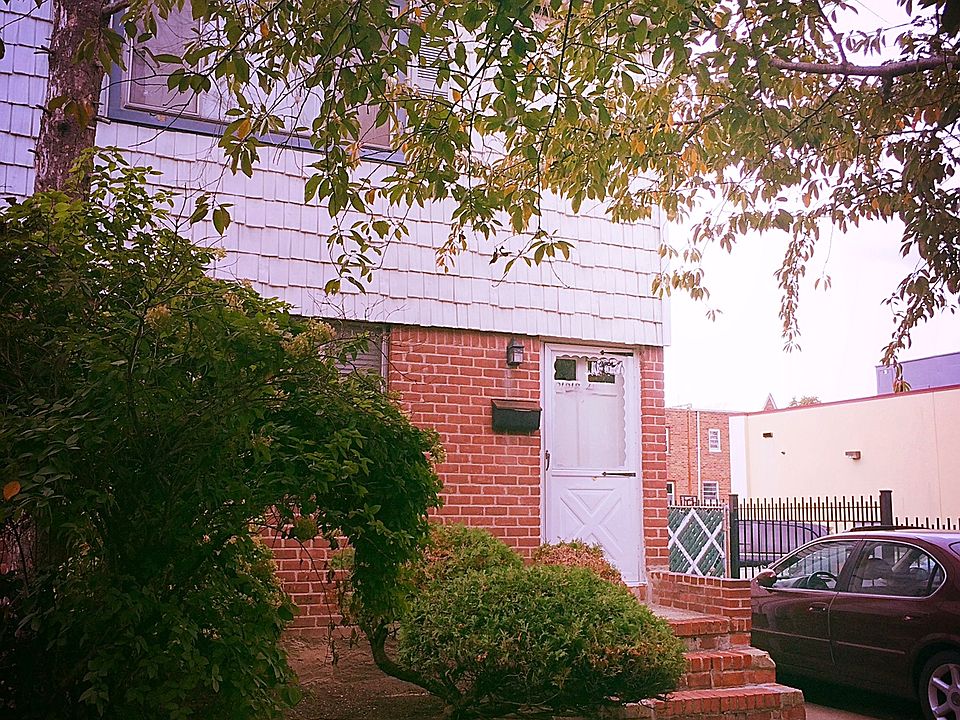 1st image of 218 100 Ave