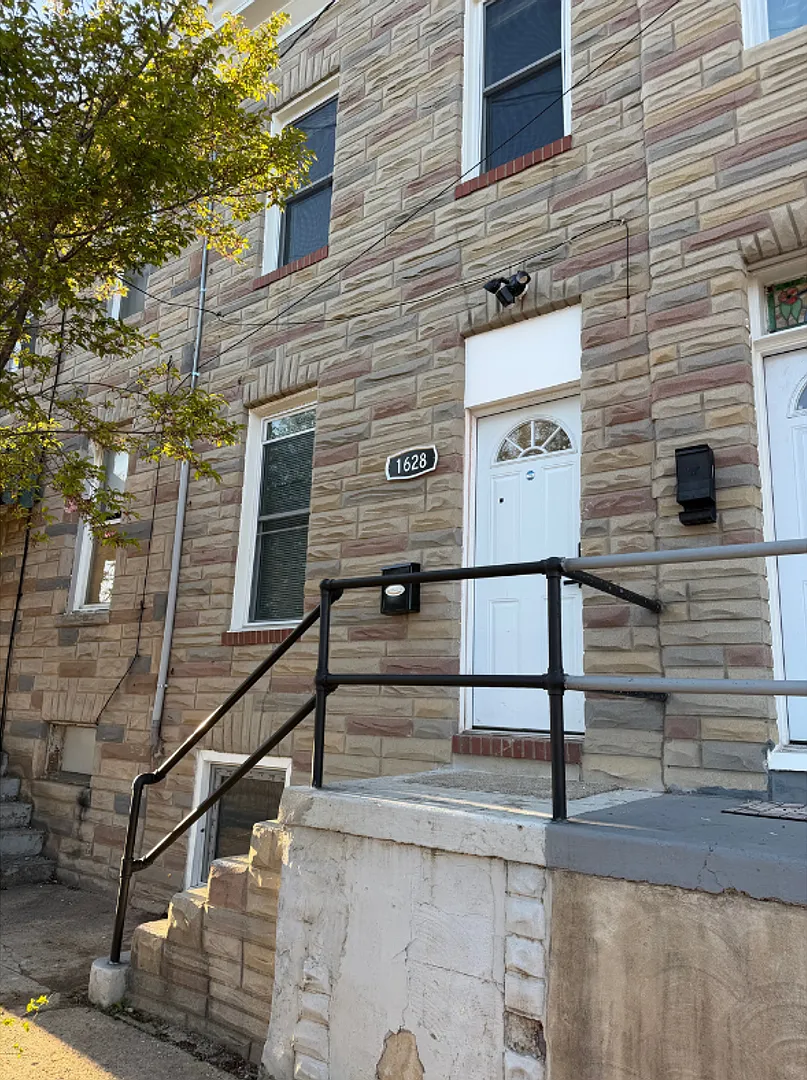 1628 Benhill Avenue $650 Available (Shared Bath) — Photo 1