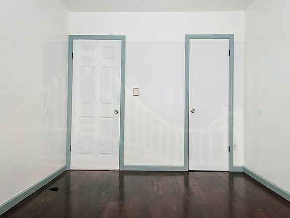 3rd image of 419 Castle Hill Ave