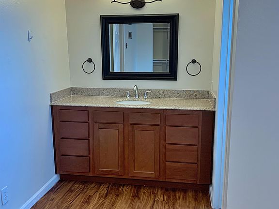 4th image of 4021 Mississippi St #4