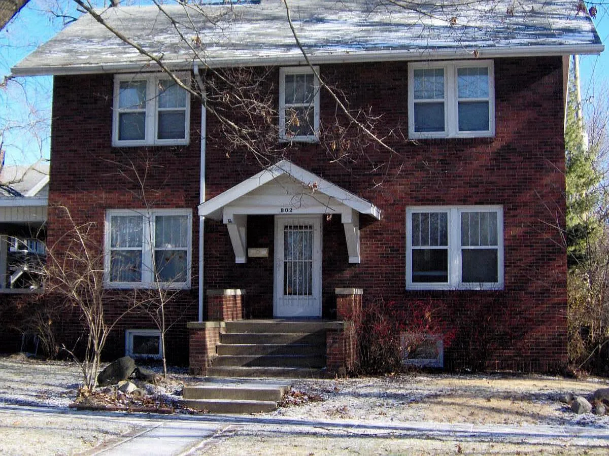 802 S Busey Ave photo 1