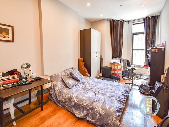 4th image of 1310 Pacific St #1