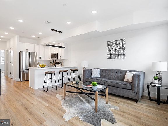3rd image of 3106 Clifford St #1