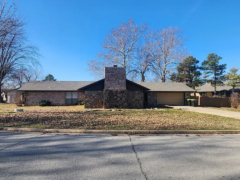 1811 Brookside Dr — Photo 1