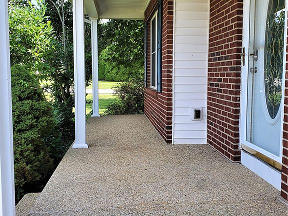 4th image of 211 Saint Regis Dr