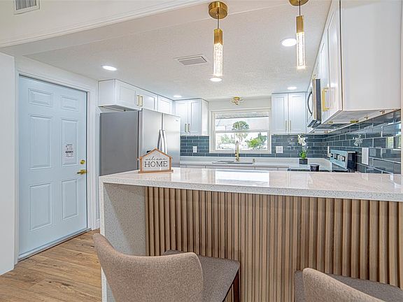 5th image of 10528 Cymbid Dr