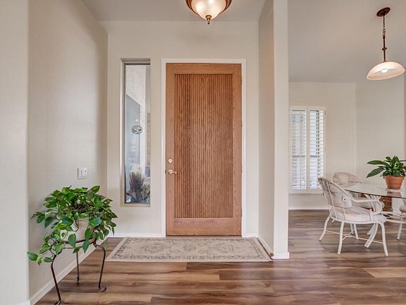 3rd image of 2523 N Cabot