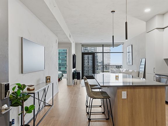 2nd image of 1212 Demonbreun St #1503