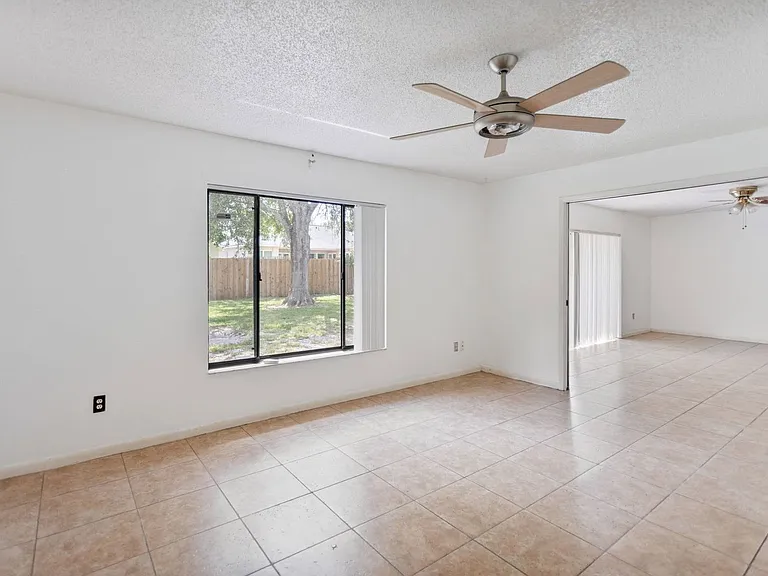14907 Coldwater Ln — Photo 15