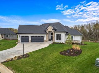 W275S3761 Legend Clubs Ct, Waukesha, WI 53189