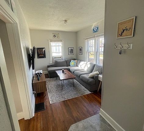 3rd image of 1208 S Lincoln St