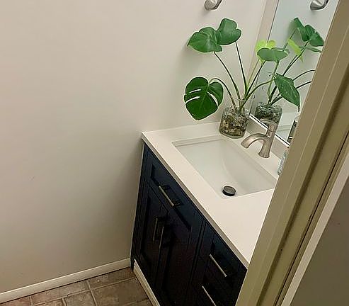 1/2 bathroom