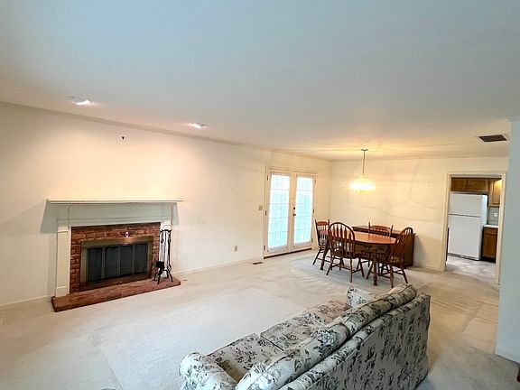 4th image of 1407 Old Farm Rd Unit B