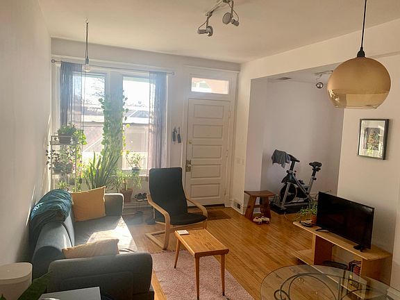 3rd image of 3350 S Lituanica Ave #3R