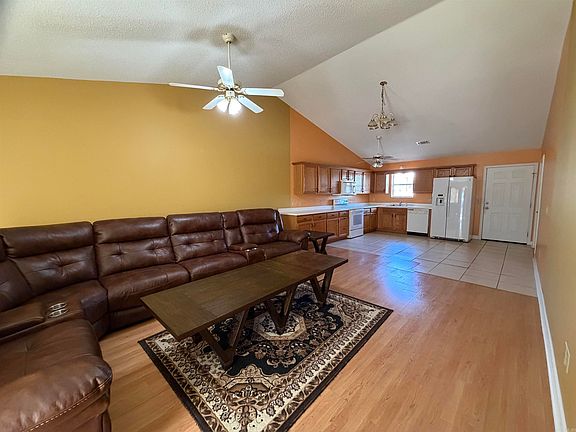 3rd image of 208 Rockyreef Cir