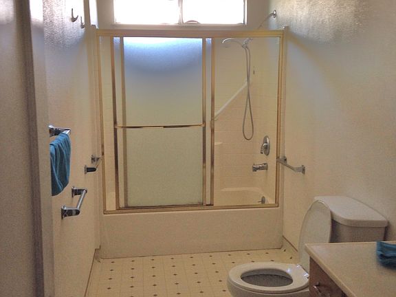 5th image of 1048 W Cortland Ave