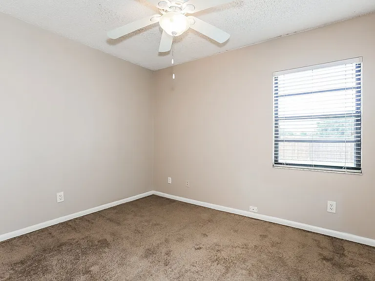 10818 Peppersong Dr — Photo 11