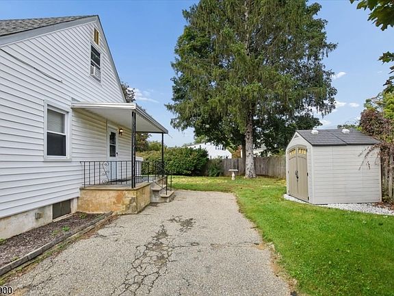 3rd image of 29 Gregory Dr