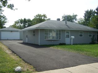 7 Walnut St, Carpentersville, IL 60110