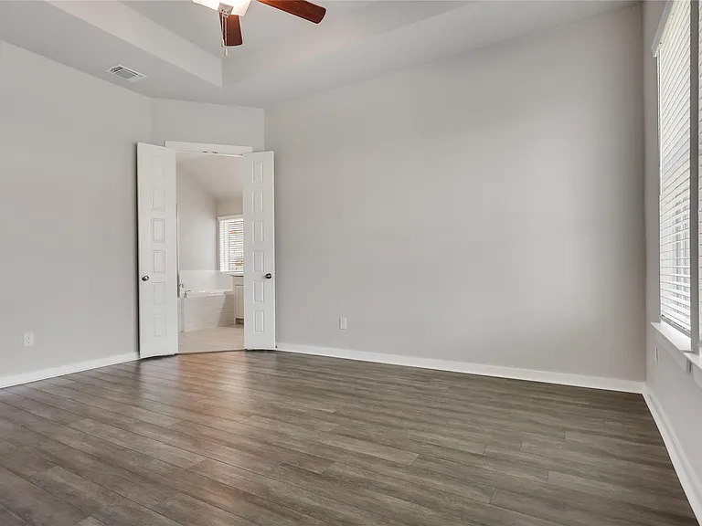 4318 Frankfurt Ln — Photo 18