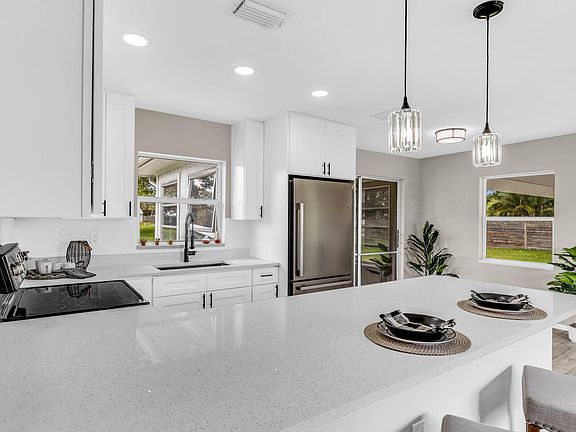 3rd image of 7409 Coquina Avenue